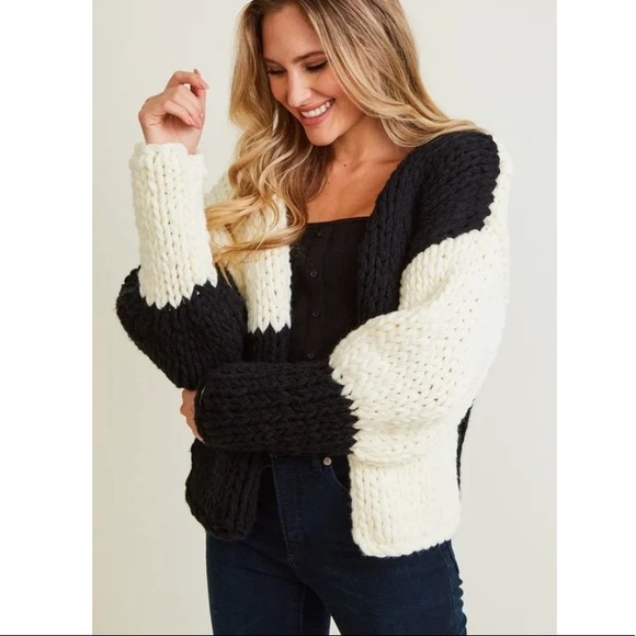 NEW WITH TAG! COLOR BLOCK CABLE KNIT CARDIGAN - Picture 6 of 7